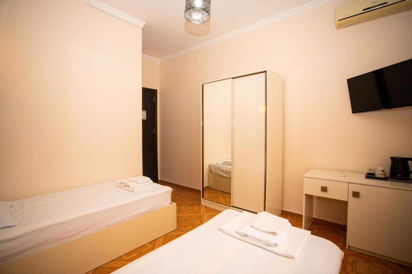 Irise Hotel Batumi Eksteriør billede