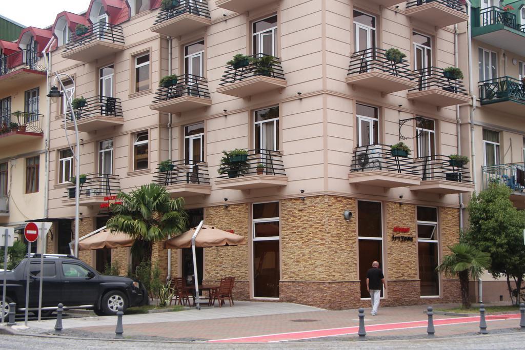 Irise Hotel Batumi Eksteriør billede